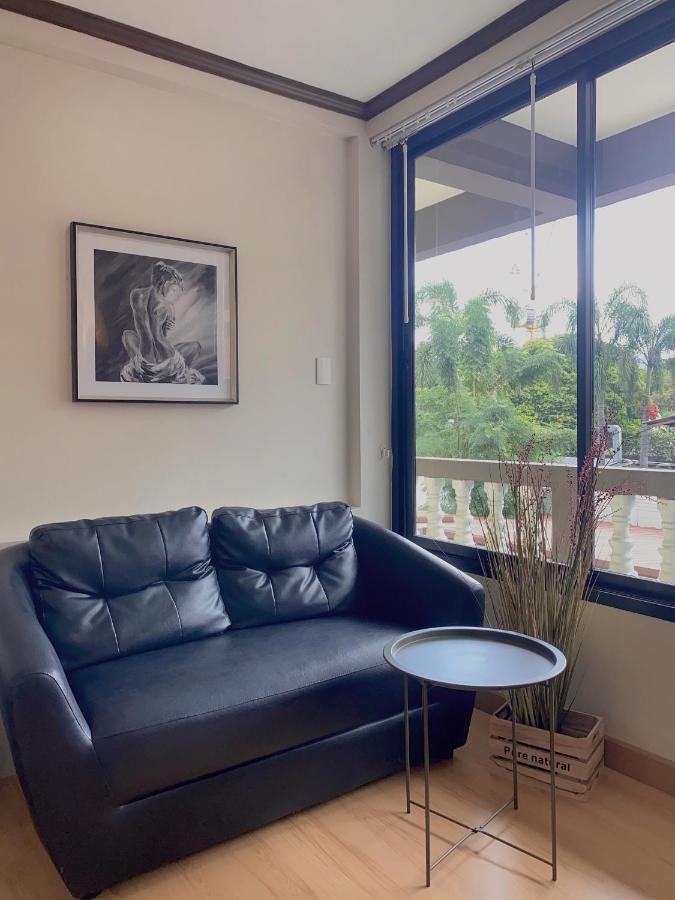 צ'יאנג מאי October Hostel Chiangmai מראה חיצוני תמונה