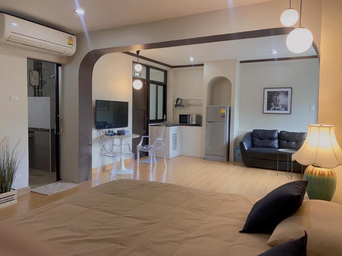 צ'יאנג מאי October Hostel Chiangmai מראה חיצוני תמונה