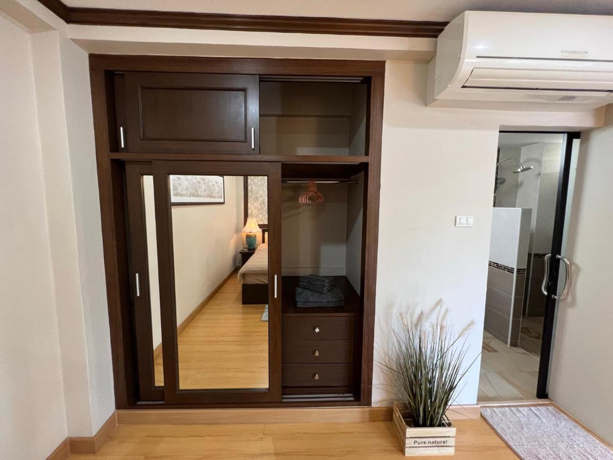 צ'יאנג מאי October Hostel Chiangmai מראה חיצוני תמונה