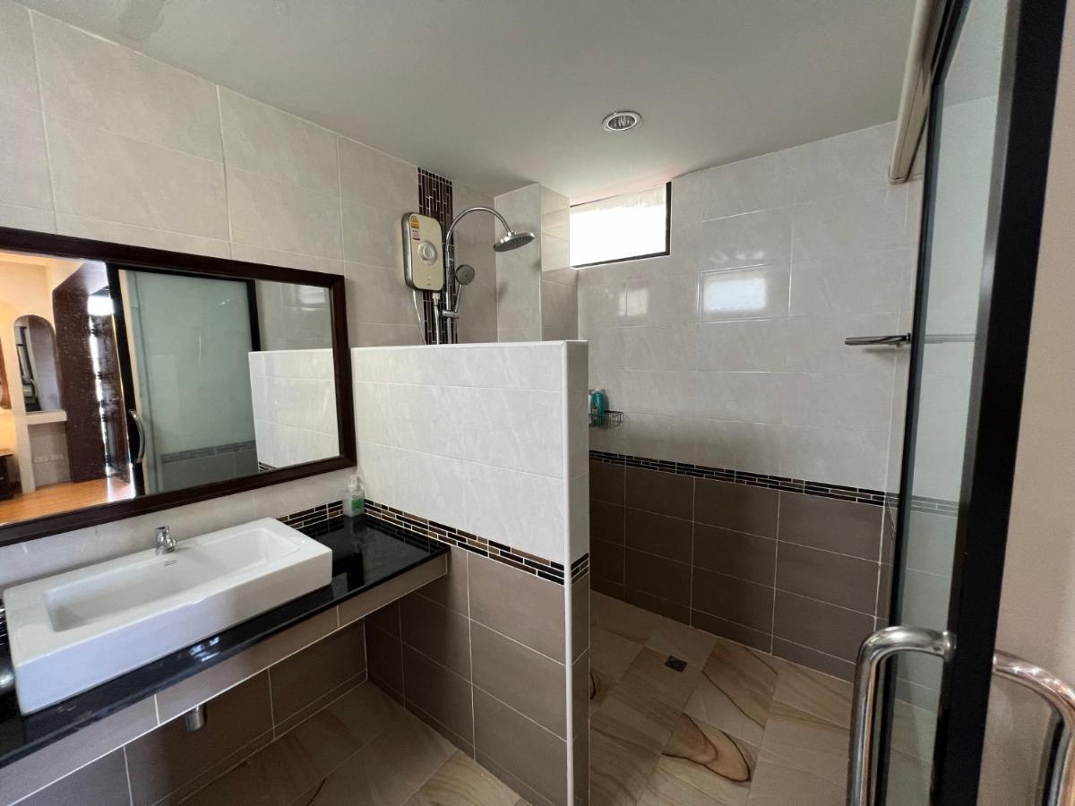 צ'יאנג מאי October Hostel Chiangmai מראה חיצוני תמונה