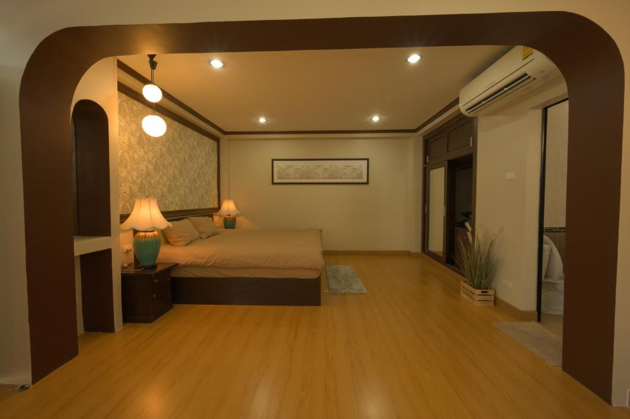 צ'יאנג מאי October Hostel Chiangmai מראה חיצוני תמונה
