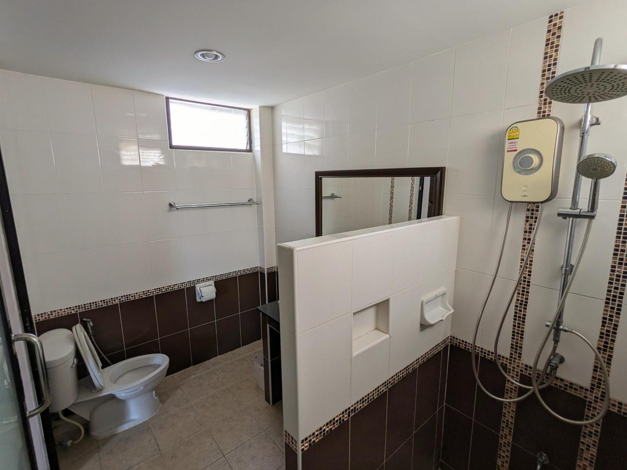 צ'יאנג מאי October Hostel Chiangmai מראה חיצוני תמונה