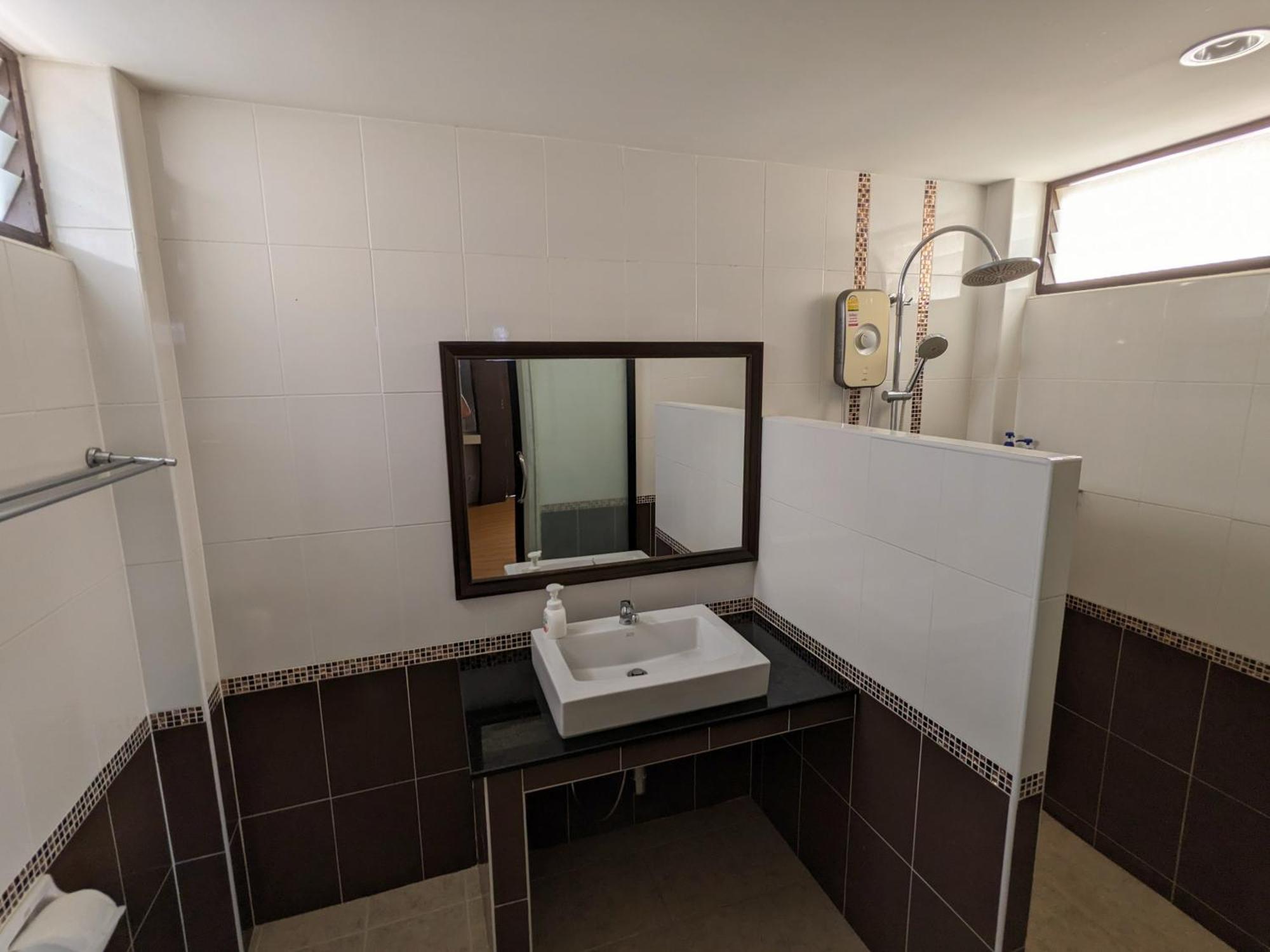 צ'יאנג מאי October Hostel Chiangmai מראה חיצוני תמונה
