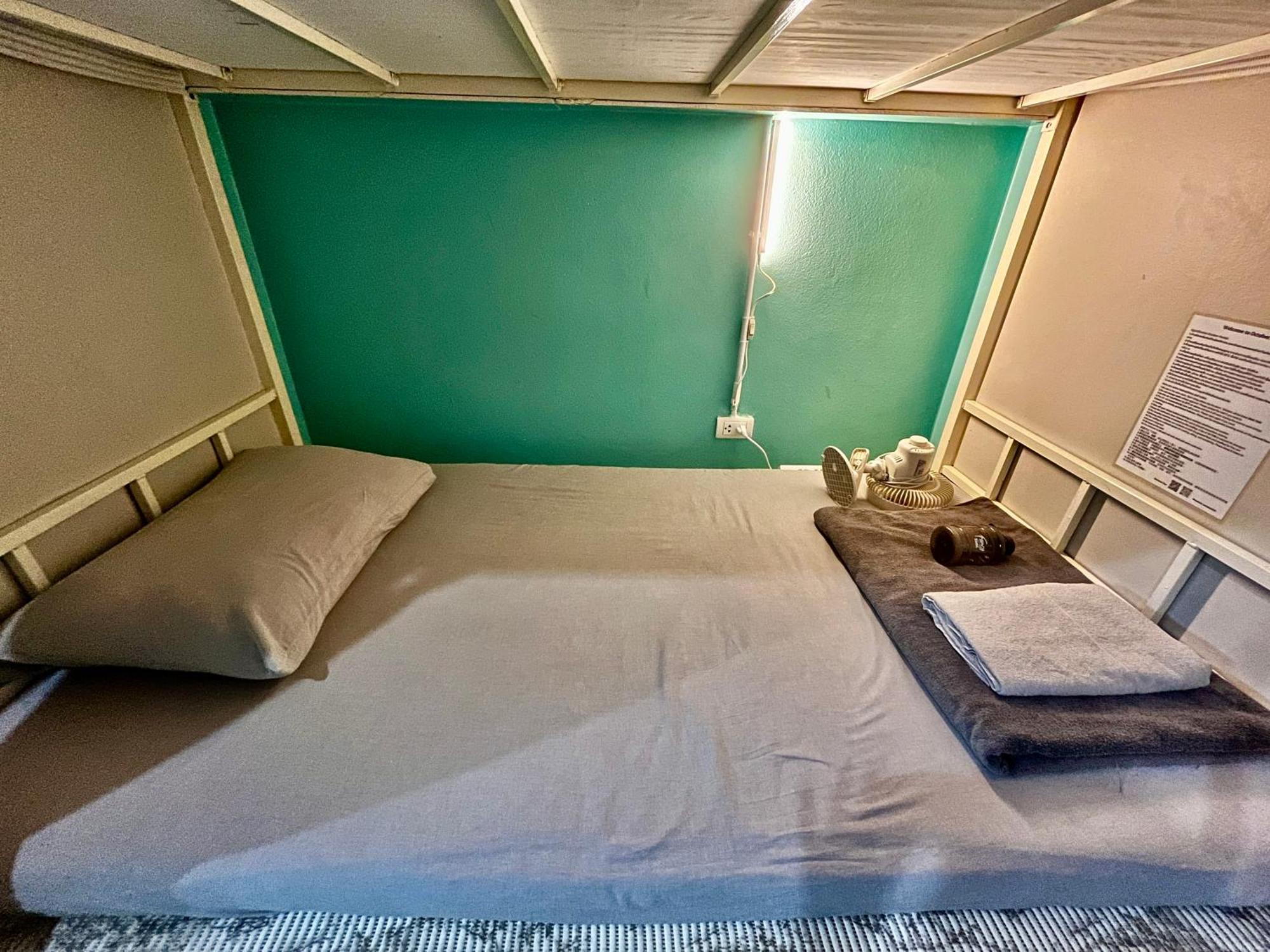 צ'יאנג מאי October Hostel Chiangmai מראה חיצוני תמונה