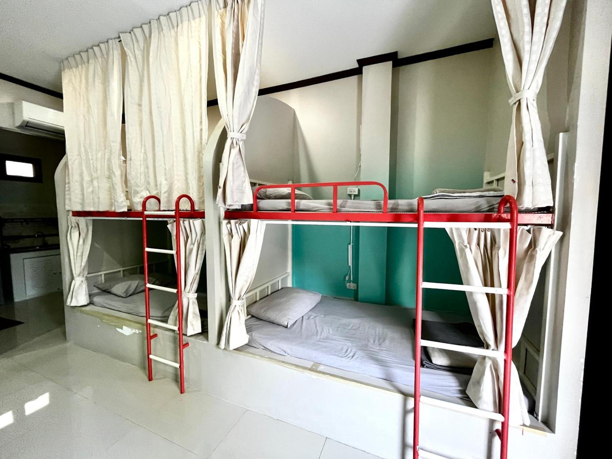 צ'יאנג מאי October Hostel Chiangmai מראה חיצוני תמונה